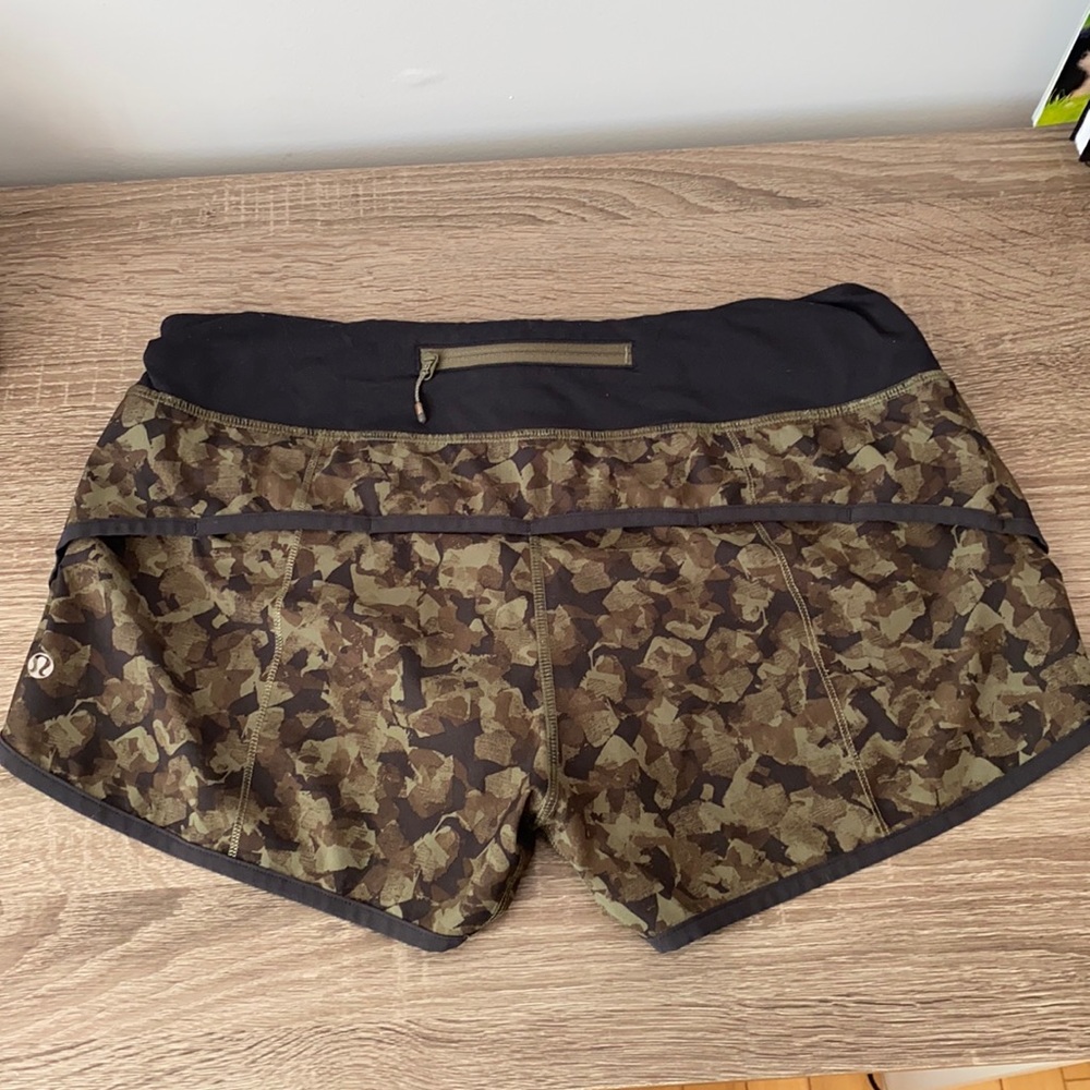 Lulu Lemon Speed Up short size 8